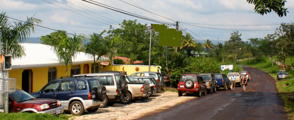 The popular bar and restaurant is located on the lakeside highway at the village of San Luis about 5 minutes from Tilaran. 